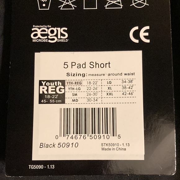 Mueller 5 Pad Compression Short Youth 18"-22" - Picture 3 of 3